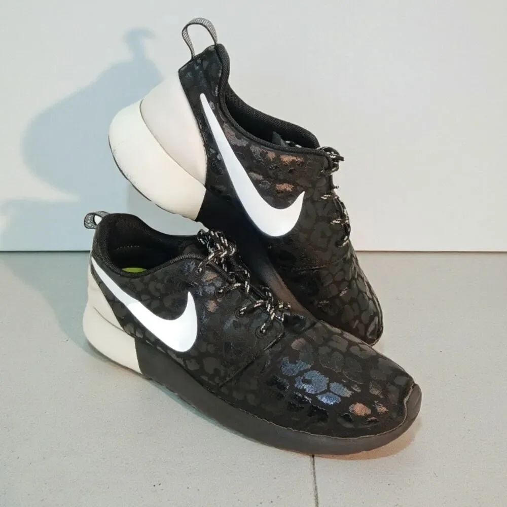 Nike Roshe Run Women's Black Leopard w/White Accents Sneakers - Size 7.5